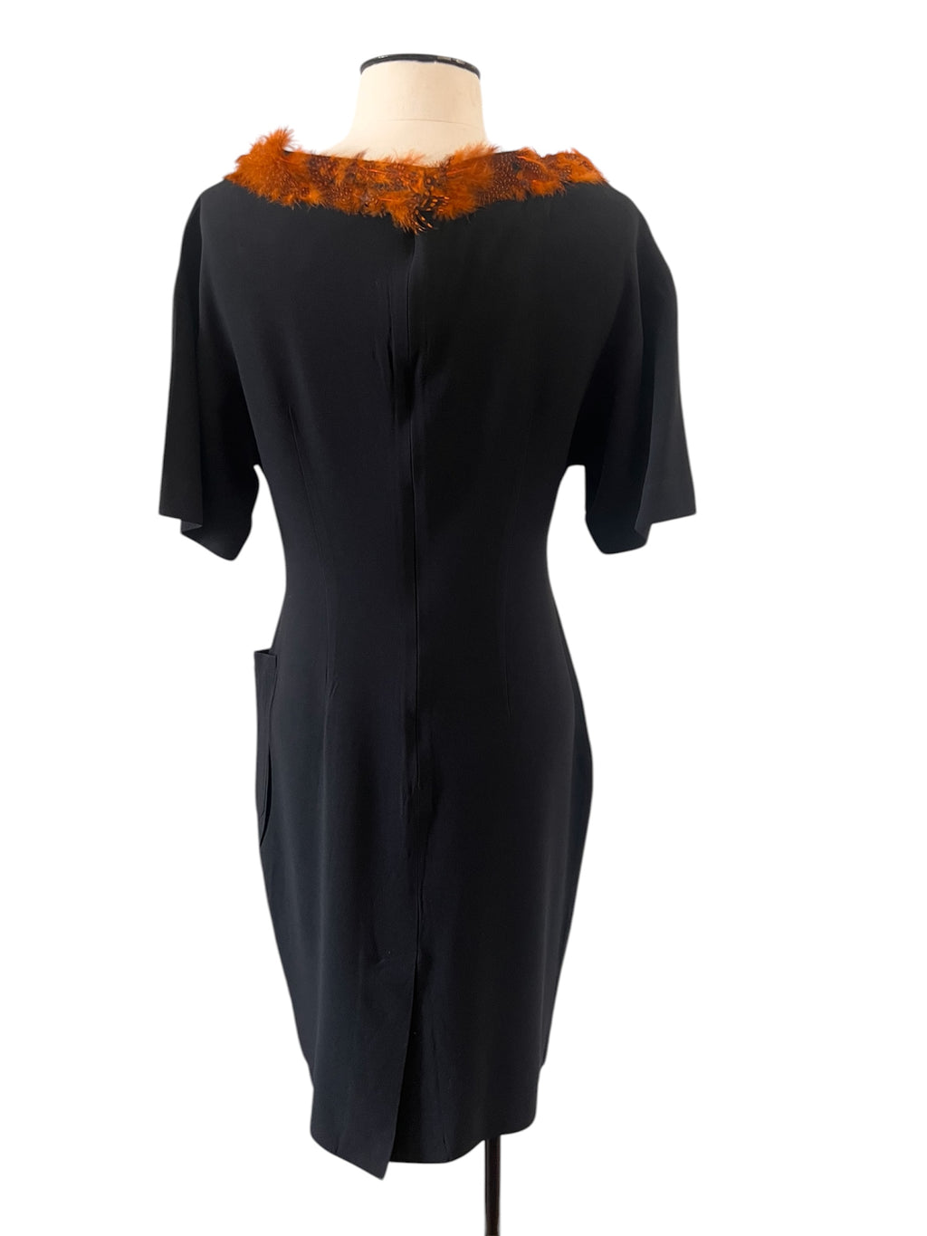 Robe Prada noir encolure en plumes