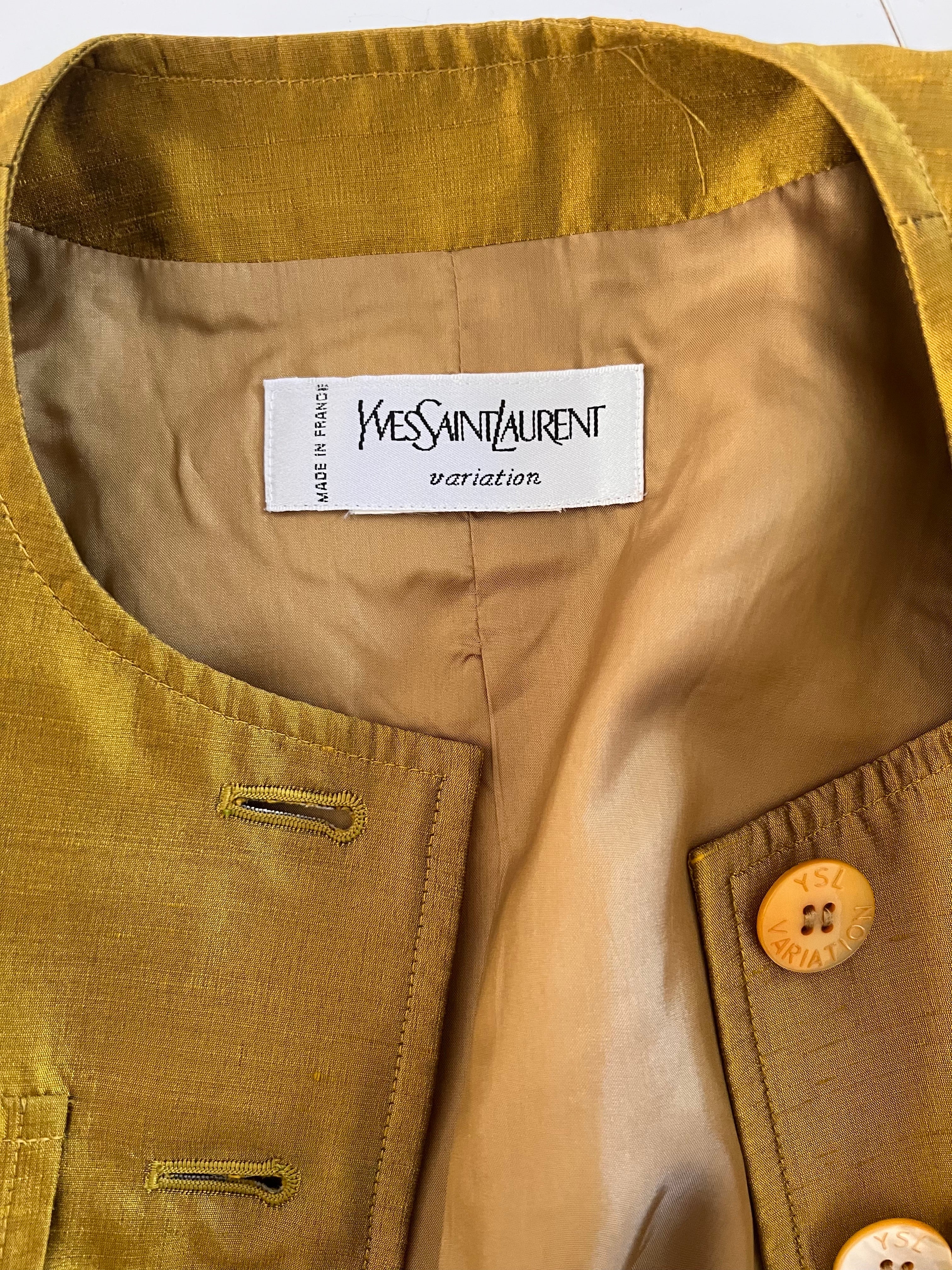 Tailleur saharienne Yves Saint Laurent en soie dorée irisée circa 80